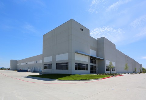Parkway Logistics Center, located at 2911 South Great Southwest Parkway in Grand Prairie, Texas. (Photo: Business Wire)