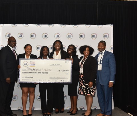 Jesse Tyson, President and CEO of NBMBAA® with members of the Philadelphia LOT® Chapter, the 2019 LOT® Case Competition Grand Prize winners (Photo: Business Wire)