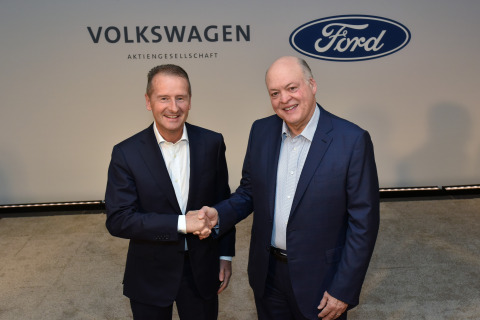 Volkswagen CEO Dr. Herbert Diess and Ford President and CEO Jim Hackett announced their companies are expanding their global alliance to include electric vehicles – and will collaborate with Argo AI to introduce autonomous vehicle technology in the U.S. and Europe – positioning both companies to better serve customers while improving their competitiveness and cost and capital efficiencies. (Photo: Business Wire)