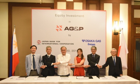 Key representatives from AG&P, Osaka Gas, and Japan Bank for International Cooperation, sign the equity investment agreement in Makati City. Present during the signing ceremony are (from L-R) Mr Takahito Marushima, Director, Division 1, Equity Investment Department, Equity Finance Group, JBIC; Mr. Shinji Fujino, Managing Executive Officer, Global Head of Equity Finance Group, JBIC; Dr. Jose P. Leviste Jr., Chairman, AG&P; Atty. Marie Antonette Quiogue, General Counsel at AG&P; Mr Tetsuji Yoneda, President & CEO, Osaka Gas Singapore; and Mr. Kei Takeuchi, Senior Executive Officer, Osaka Gas Co., Ltd.