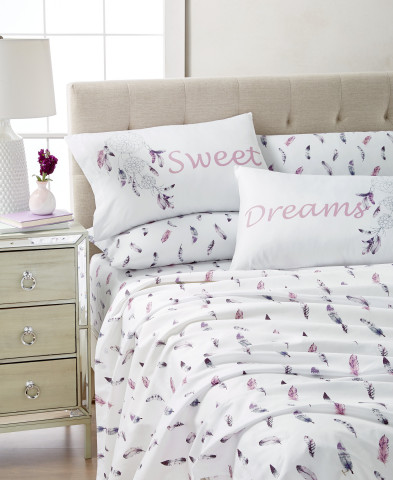 Get ready to shine this school year at Macy’s. Sanders Expressions Twin Sheet Set, $35.00 (Photo: Business Wire)