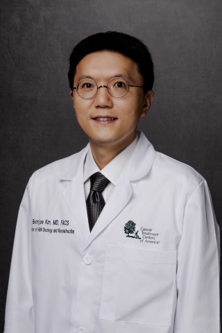 Dr. Beomjune B. Kim, head and neck surgeon at Cancer Treatment Centers of America in Tulsa (Photo: Business Wire)