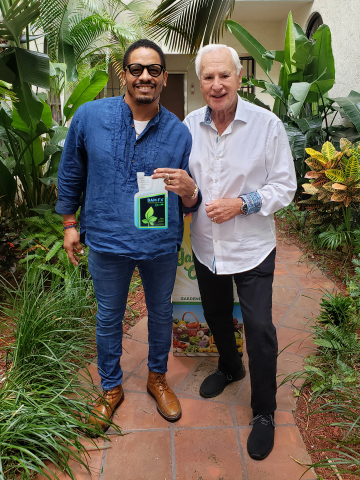 Rohan Marley, BAM-FX brand spokesperson and Harvey Kaye, Chairman of Zero Gravity Solutions (Photo: Business Wire)