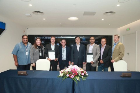 Intel and Lenovo executives meet in Beijing, China to sign multiyear global collaboration agreement. (Credit: Intel Corporation)