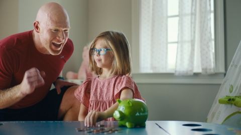 In a new Regions Bank series of commercials called “Greatness in the Grind,” Strength and Conditioning Coach Scott Cochran moves from encouraging players to helping everyday people do their financial best. (Photo: Business Wire)