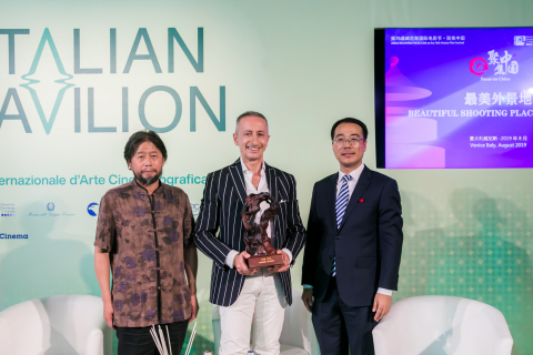 L'arte dell’intaglio delle radici di Zhejiang Kaihua risplende alla 76ª Mostra internazionale d'arte cinematografica di Venezia