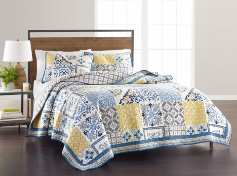 Macy’s incredible fall assortment of fashion, accessories, home and beauty is full of perfect pieces to make shoppers feel remarkable. Martha Stewart Collection quilt, $200 (Photo: Business Wire)