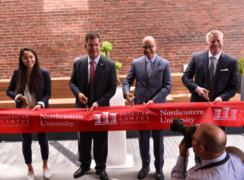 Celebrating the opening of LightView student housing in Boston with Laura Bilal, LightView resident, Boston Mayor Martin J. Walsh, Northeastern University President Joseph Aoun, American Campus Communities EVP Public Private Transactions Jamie Wilhelm. (Photo: Business Wire)