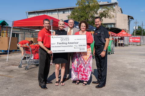 In recognition of Hunger Action Day, Southeastern Grocers Gives Foundation donated $200,000 to Feeding America during the mobile food pantry event in New Orleans. (From left to right: Eddie Garcia, EVP of Store Growth for Southeastern Grocers; Elizabeth Thompson, EVP and Chief People Officer of Southeastern Grocers; Michael Manning, Chair of National Council for Feeding America Food Banks; Natalie Jayroe, President and CEO of Second Harvest Food Bank of South Louisiana; Joey Medina, Regional Vice President of Winn-Dixie) (Photo: Business Wire)