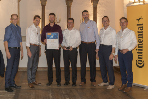 Phillips-Medisize proudly accepts the Continental 2018 Supplier of the Year Award for Decorative Plastic Parts at a celebratory dinner held in Regensburg, Germany From left to right: Guenter Fella - Head of Purchasing, Continental AG Nikolai Setzer - Member of Executive Board, Spokesman of the Automotive Board, Continental AG Lonnie Gray - Plant Manager of Medford, Wisconsin, USA, Phillips-Medisize Rob Werge - Vice President/GM of Global Operations for Specialty Commercial, Phillips-Medisize Fabien Viola - Director Global Category Management Decorative Plastics, Continental Peter Popp - Senior Vice President Purchasing Interior, Continental Juergen Braunstetter - Senior Vice President SCMA (Photo: Business Wire)