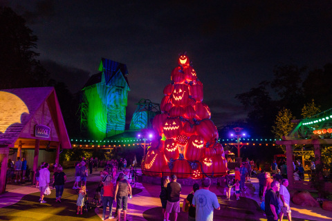 Dollywood's Harvest Festival presented by Humana provides fall family fun thanks to thousands of carved pumpkin displays and harvest activities throughout the park. Great Pumpkin LumiNights recently was named the top Halloween Theme Park Event in the country by voters in the USA Today 10Best Readers' Choice Awards. (Photo: Business Wire)