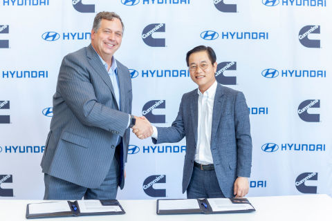 Thad Ewald, Vice President – Corporate Strategy at Cummins, and Saehoon Kim, Vice President and Head of Fuel Cell Group at Hyundai Motor Group, sign a MOU on behalf of Cummins and Hyundai to collaborate on hydrogen fuel cell technology. (Photo: Business Wire)