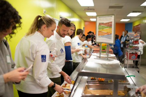 Schwan's Chef Collective member Todd Erickson lines up for lunch with students at the 2018 Kitchen Collaborative in Houston. (Photo courtesy of Schwan's Company)