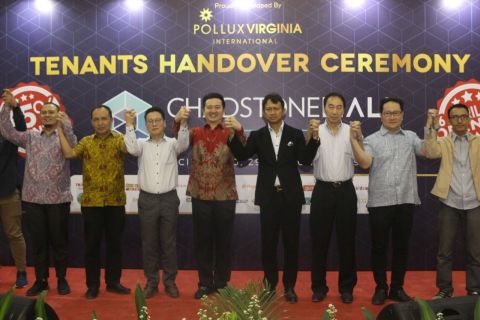 Dr Nico Po as CEO of PT Pollux Properti Indonesia, Mr. Asmat Amin as President Director of Chadstone together with PT Pollux Aditama Kencana's Board of Director and its tenants. (Photo: Business Wire)