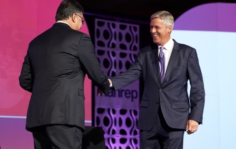 Radian’s Senior Executive Vice President and Chief Franchise Officer Brien McMahon greets NAHREP Chief Executive Officer Gary Acosta at the 2019 NAHREP National Convention. (Photo: Business Wire)