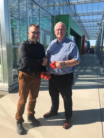 (L to R) Peter Van Duin, Managing Director, Eminent Seeds and Ian Potter, President and CEO, Vineland Research and Innovation Centre (Photo: Business Wire)