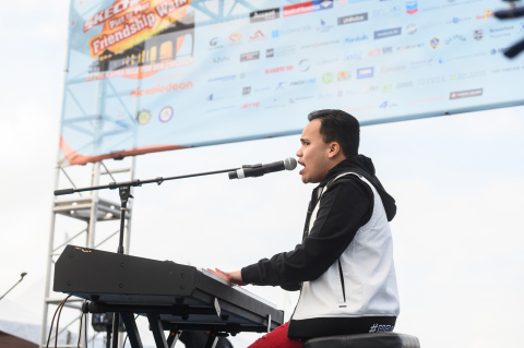 America's Got Talent winner and global superstar Kodi Lee performs at the Skechers Pier to Pier Friendship Walk. (Photo: Business Wire)