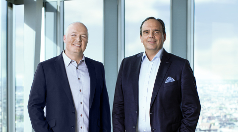 Pictured: Oliver Ratzesberger, CEO and President at Teradata, and Hagen Rickmann, Director Business Customers at Telekom Deutschland (Photo: Business Wire)