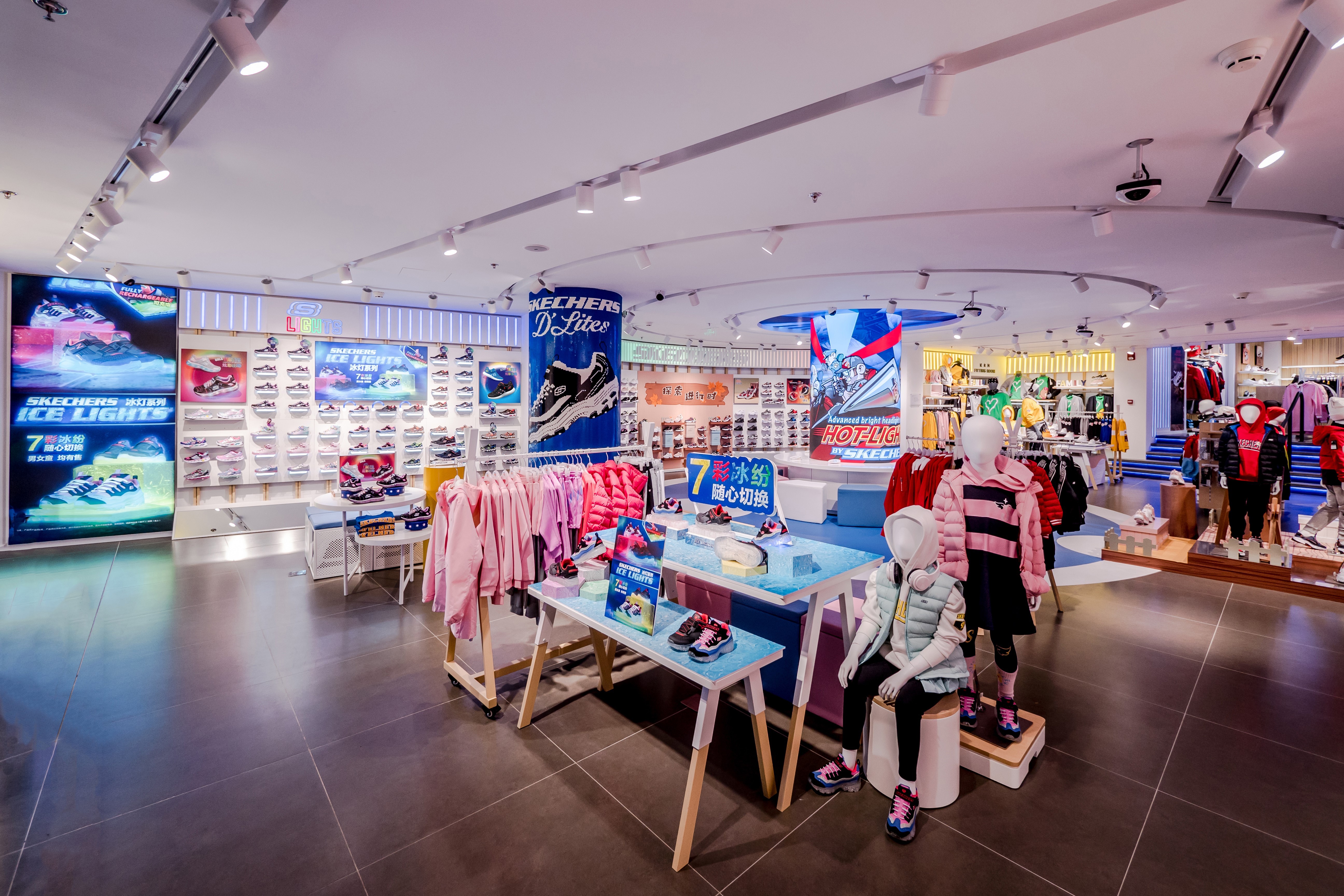 Skechers Opens Retail Store in 