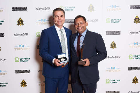 Chief Revenue Officer, Adam Sheffield (left) and Co-Founder and Managing Director, India, Rohit Lohia accept the award on behalf of Global PEO Services. (Photo: Business Wire)