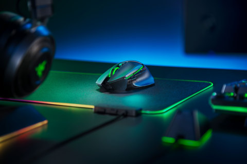 The new Razer Basilisk Ultimate features 11 programmable buttons, 14 uniquely customizable RGB lighting zones, and the Focus+ Optical sensor. (Photo: Business Wire)