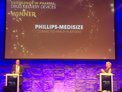 Iain Simpson, Director of Front-End Innovation at Phillips-Medisize, accepts the CPhI Excellence in Pharma Award in the category of Drug Delivery Devices for the company's Connected Health Platform