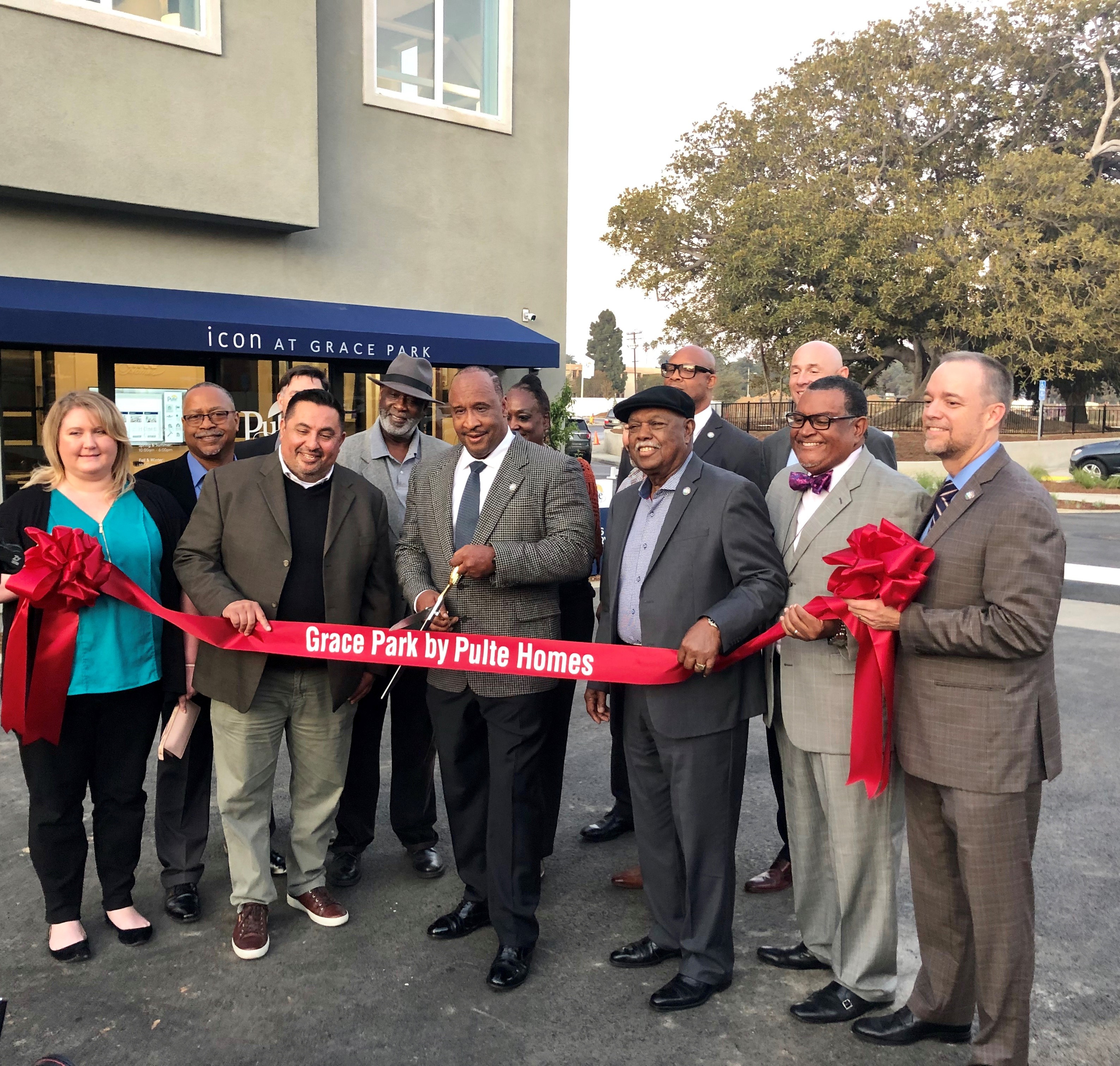 SoFi Stadium hosts ribbon cutting ceremony