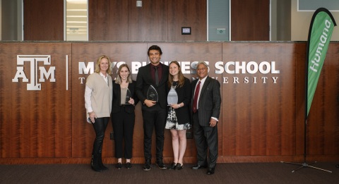 The student team of (L to R) Leah Kelly, Ozgur Cetinok, and Erica Millwater from the University of California, Los Angeles (UCLA), pictured with Arvind Mahajan from Mays Business School at Texas A&M University and Heather Cox from Humana, won First Place in the Humana-Mays Health Care Analytics 2019 Case Competition. (Photo: Business Wire)