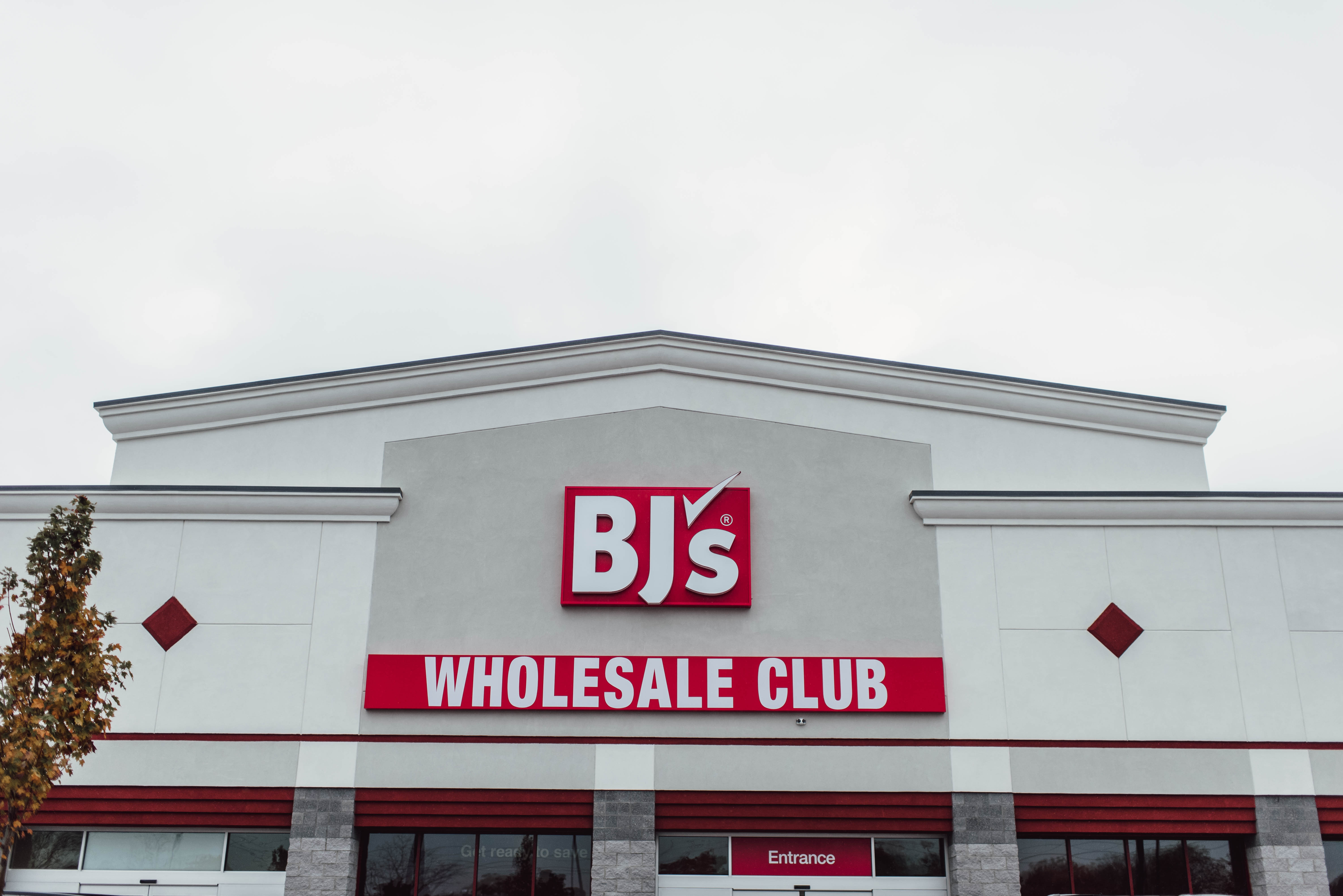 Bj S Wholesale Club Holds Grand Opening Celebrations At Its Two Michigan Clubs Business Wire