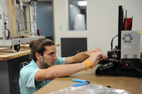 A student works on a 3D printer at the Magnet Innovation Center (Photo: Business Wire)