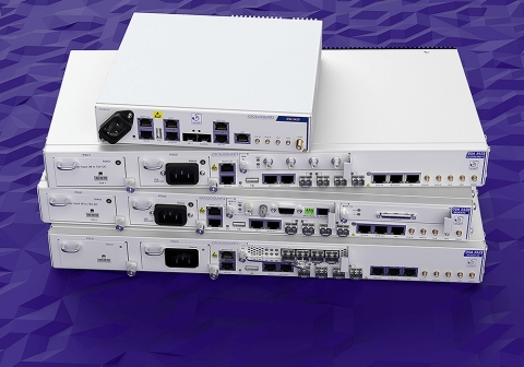 Die Produkte der Serien OSA 5410 und OSA 5420 unterstützen YTL Communications bei der landesweiten Einführung von LTE-Advanced-Diensten (Photo: Business Wire)