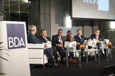 Premier David Burt discussing Bermuda’s strengths as a domicile of choice. (from left to right) Arthur Wightman, Regional Markets Leader and Insurance Leader and Bermuda Territory Leader, PwC Caribbean, Robert Childs, Non-Executive Chairman, Hiscox, The Hon. David Burt, JP, MP, Premier, Government of Bermuda, Jeremy Cox, Executive Chair, Bermuda Monetary Authority (BMA), Kevin Dallas, CEO, Bermuda Tourism Authority (BTA) and Dr. Dominic Thomas-James, Senior Research Fellow, The Centre for International Documentation on Organised and Economic Crime, Cambridge, UK (Photo: Business Wire)