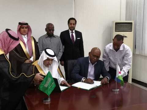 The Vice Chairman of the Saudi Fund for Development, Dr. Khalid bin Sulaiman Al Khudairy (pictured left) and the Djibouti Minister of Economy and Finance, Mr Elias Moussa Doula (right) sign a new grant agreement in the presence of the Prime Minister of Djibouti, Mr. Abdoulkader Kamil Mohamed (center back row) which will help finance new infrastructure development projects in Djibouti.(Photo: AETOSWire)