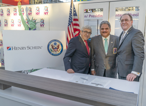 Left to right: Stanley M. Bergman, Chairman of the Board and Chief Executive Officer of Henry Schein, Inc.; Dr. Lauro Medrano, General Chairman of the Greater New York Dental Meeting; and Neil Romano, Chairman of the National Council on Disability. (Photo: Business Wire)