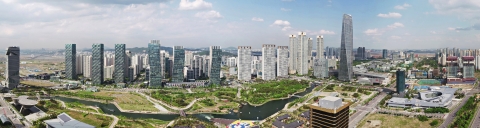 The Incheon Metropolitan City government announced an ambitious plan for developing the Songdo Global Biotech Cluster in the Incheon Free Economic Zone. Aiming to attract global advanced biotechnology companies and research institutions, the City authorities will expand the industrial complex by adding the 11th Songdo industrial block with space of 990,000 square meters to the 4th, 5th and 7th Songdo industrial blocks with space of 910,000 square meters. They will develop Songdo region as the world-level global biotech hub by connecting the industrial complex with projected nearby Songdo Severance Hospital and a science park. (Photo: Business Wire)