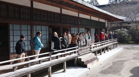 Visit to a temple in Koyasan, Wakayama Prefecture (Photo: Business Wire)
