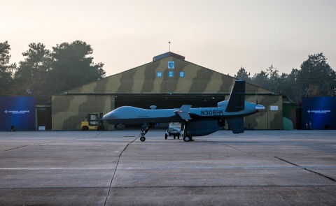 GA-ASIのMQ-9ガーディアンRPAがギリシャのラリッサ空軍基地にて海洋監視および検知・衝突回避（DAA）の能力のデモに向けて待機中。（写真：ビジネスワイヤ）