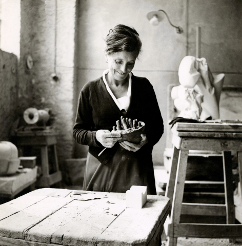 Louise Bourgeois in her studio in Italy contemplating GERMINAL, 1967. © The Easton Foundation (Photo: Studio Fotografico I. Bessi Carrara)