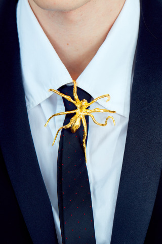 “Menē x Louise Bourgeois” Spider Pendant in 24 karat gold. (Photo: Business Wire)