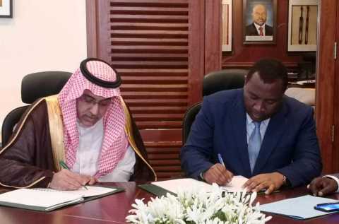 Dr. Khaled bin Sulaiman Al Khudairy, Vice Chairman and Managing Director of the Saudi Fund for Development (left) and Mr. Domicien Ndihokubwayo, the Minister of Finance (right) for Burundi sign the new loan agreement. (Photo : AETOSWire)