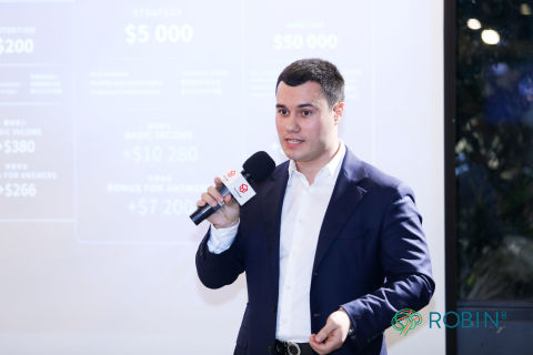 TeachMeCash最高経営責任者（CEO）のIllia Danylenkoが北京の2019年KOLサミットで講演（写真：ビジネスワイヤ）