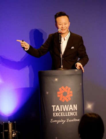 Thomas Tang, Vice President of Sales, Noodoe, presents EV S1000, an advanced, cloud-based operating system that can turn parking lots and charging stations into revenue generators at the Taiwan Excellence Press Conference at CES 2020. (Photo: Business Wire)