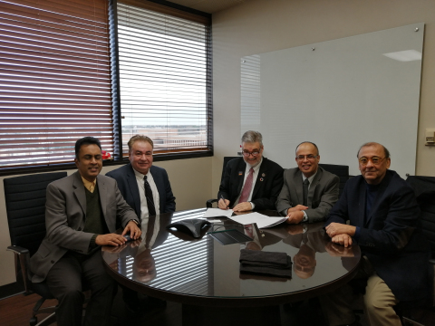 original AURAK and the University of Texas at Arlington sign a deal to set up a collaborative education program (Photo : AETOSWire)