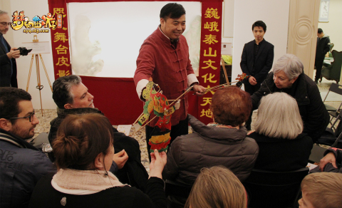 Master Fan Weiguo, an inheritor of Mount Tai Shadow Puppet Play, performed shadow puppet plays with experience sessions during the exhibition. (Photo: Business Wire)