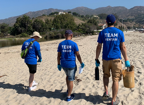 From serving as mentors to young science students, to packing food and cleaning beaches, in 2019 Pentair employees came together as Team Pentair to make a lasting difference in communities from Suzhou, China to St. Paul, Minnesota and many places in between. (Photo: Business Wire)
