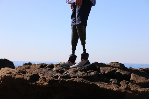 thumbnail Designed for real life. Kinnex Microprocessor Ankle seamlessly adjusts to changes in ground slope with the first step and provides 30 degrees range of motion. (Photo: Business Wire)