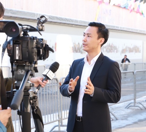 Figure 1 Tian Ning, Chairman and CEO of Panshi Group, was interviewed by the media at the Davos Forum (Photo: Business Wire)