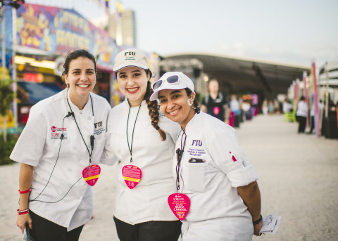 Florida International University student volunteers at the 2019 South Beach Wine & Food Festival®. Photography by Margi Rentis. (Photo: Business Wire)