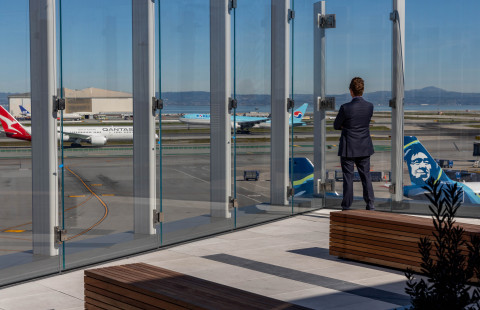 El aeropuerto internacional más romántico del mundo, el Aeropuerto Internacional de San Francisco (SFO), da la bienvenida a los amantes de las selfies de todo el mundo a su nuevo Sky Terrace, inaugurado el 14 de febrero. (Crédito de la foto: Aeropuerto Internacional de San Francisco)