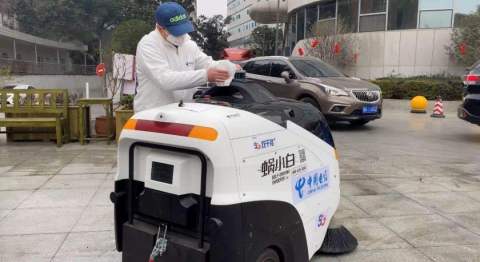 Idriverplus vehicles, equipped with Velodyne lidar, are being used to clean and disinfect hospital areas as part of efforts to combat the coronavirus epidemic in China. (Photo: Idriverplus)